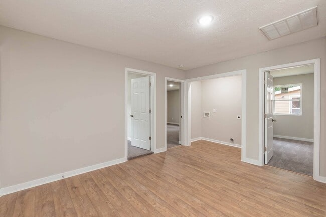 Building Photo - Beautiful Single Family Home!