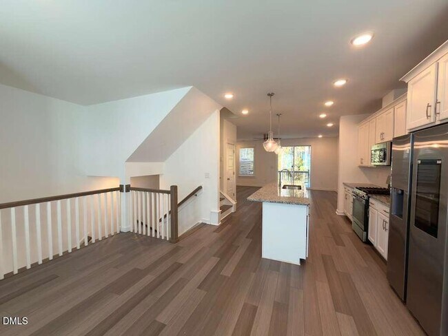 Building Photo - 1802 Stroup St