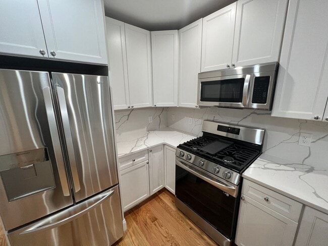 Building Photo - Huge updated 4 bed unit near Union Sq in S...