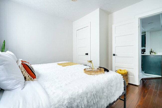 Building Photo - 33 Lundy St