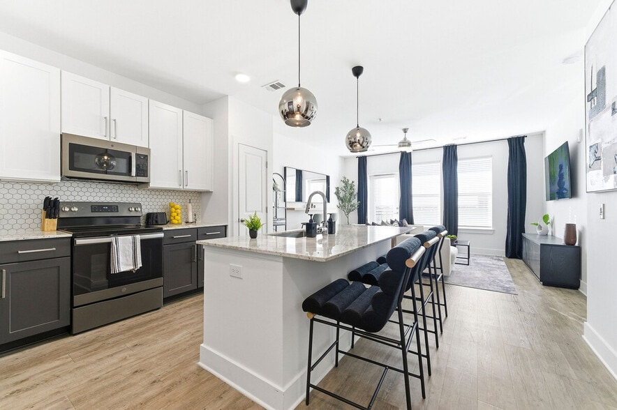 Building Photo - 220 Bill Kennedy Wy SE