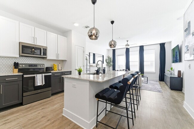 Building Photo - 220 Bill Kennedy Wy SE