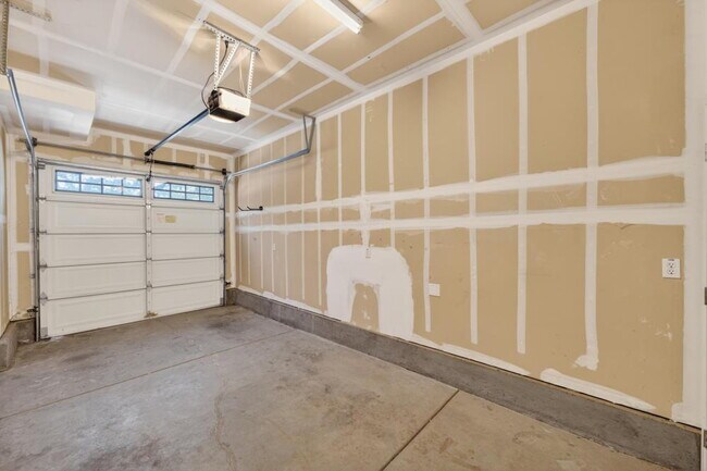 Building Photo - Charming 3-Bed Home in Sacramento with 2.5 Baths