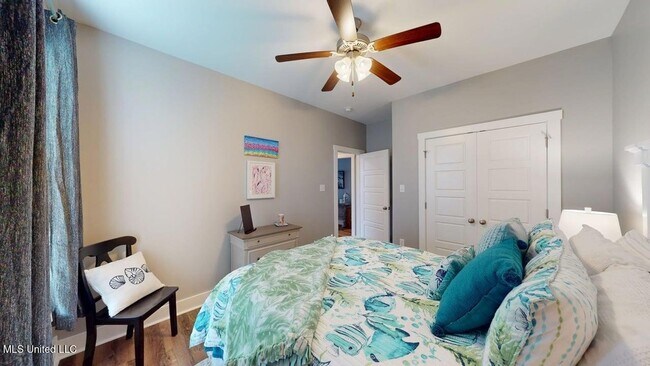 Building Photo - 1215 Ocean View Dr