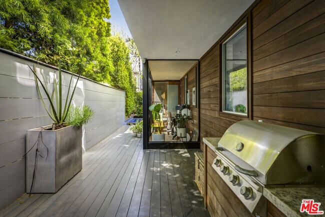 Building Photo - 814 Crestmoore Pl