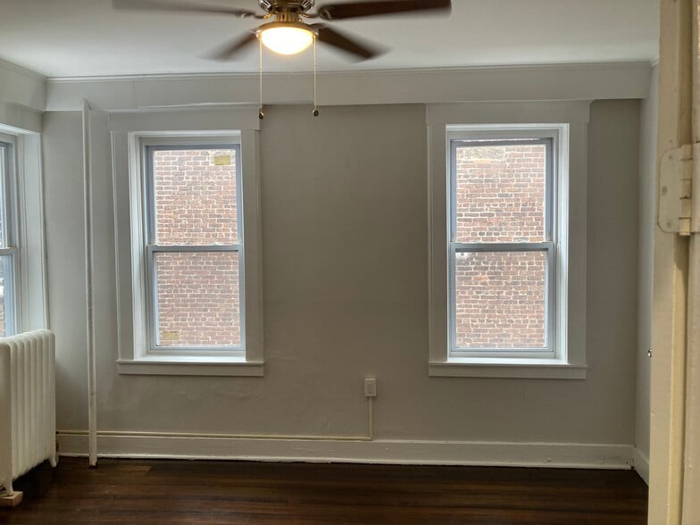 Bedroom - 34 North Ave W