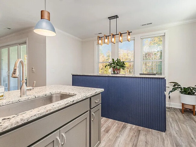 Building Photo - 300 W Amber Oak Dr