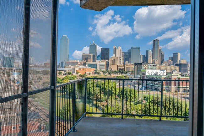 Building Photo - 1001 Belleview St