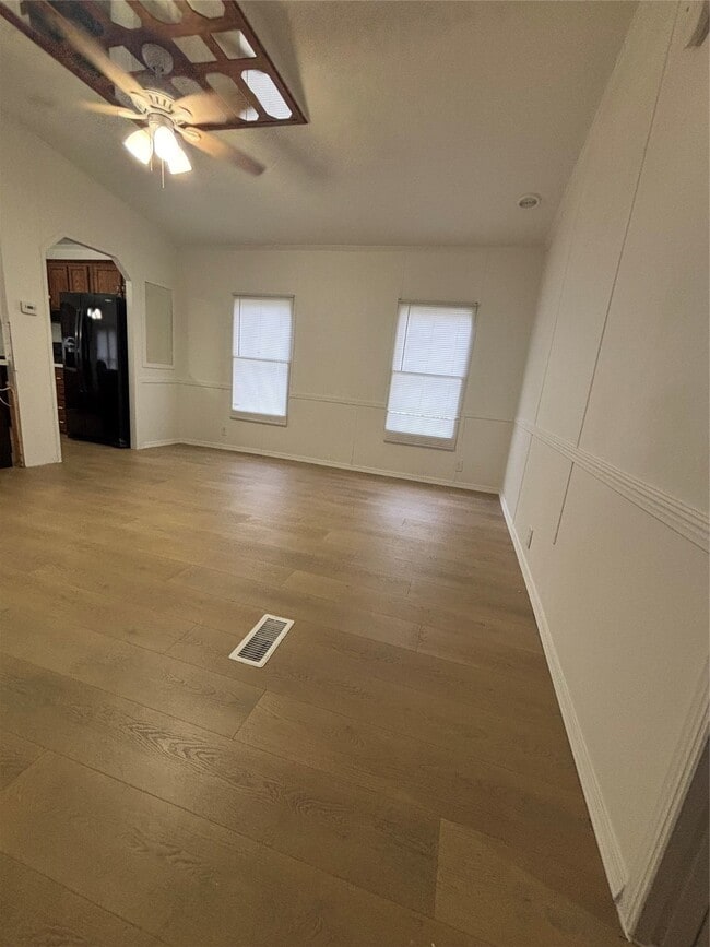 Building Photo - 10010 Cedar Landing Dr