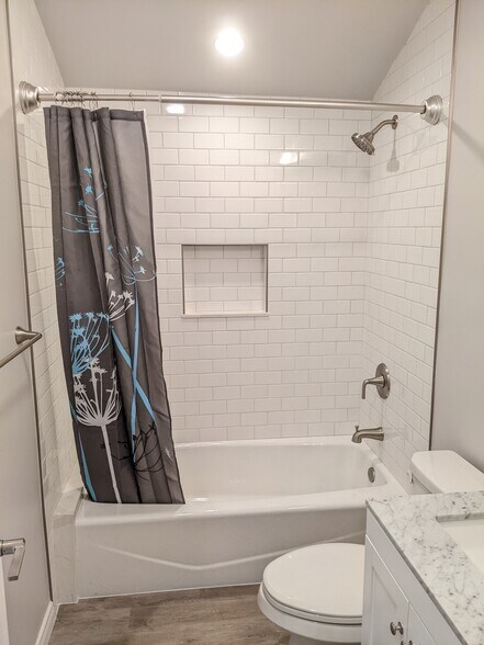 Building Photo - 5636 Cedros Ave