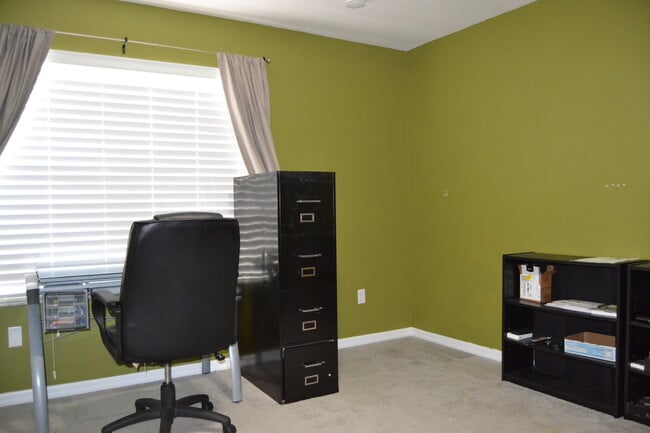 Building Photo - 4687 SW 48th Dr