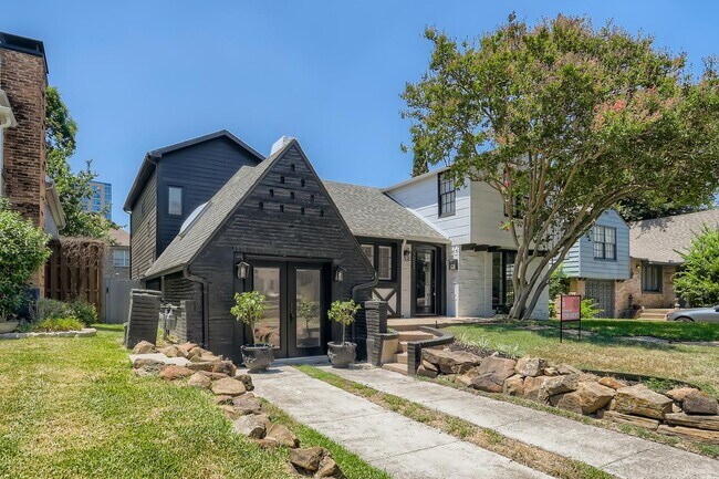 Building Photo - Impressive Cochran Heights home with outdo...