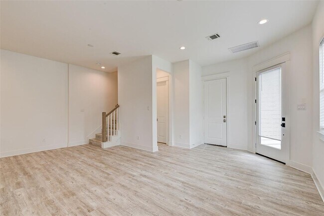 Building Photo - 2527 Judiway St