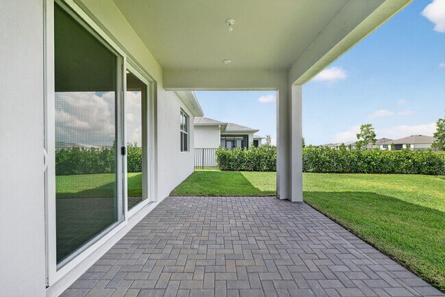 Building Photo - 14335 SW Skye Dr