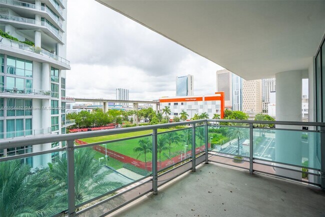 Building Photo - 350 S Miami Ave