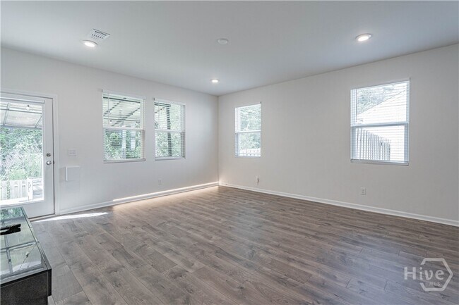 Building Photo - 318 Serengeti Blvd