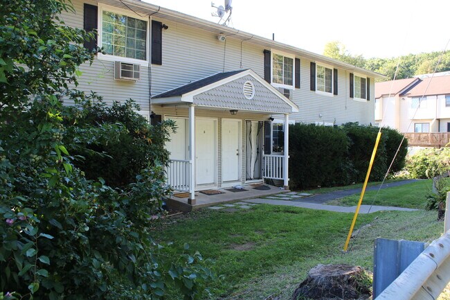 Building Photo - 123 Mark Ln