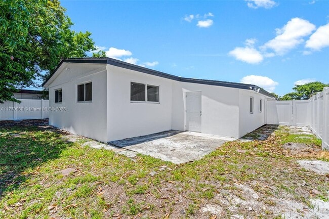 Building Photo - 230 NW 33rd Terrace