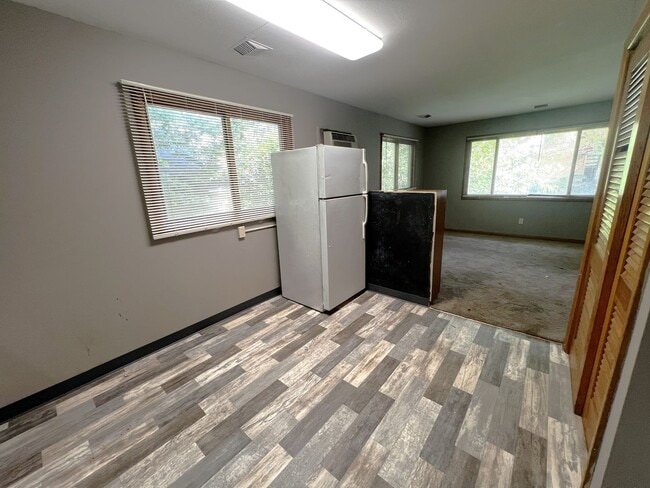 Building Photo - 1131 Maple St