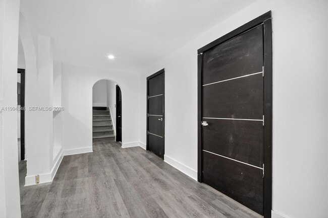 Building Photo - 220 SW 16th St