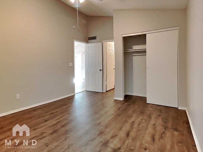 Building Photo - 8913 W Fairmount Ave