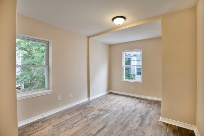 Building Photo - ???Newly Updated, MODERN 2 Bedroom in booming Brewerytown