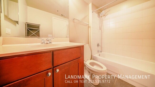 Building Photo - 758 N Larrabee St