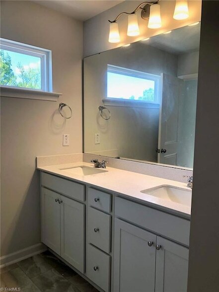 Building Photo - 825 Falls Grove Trl