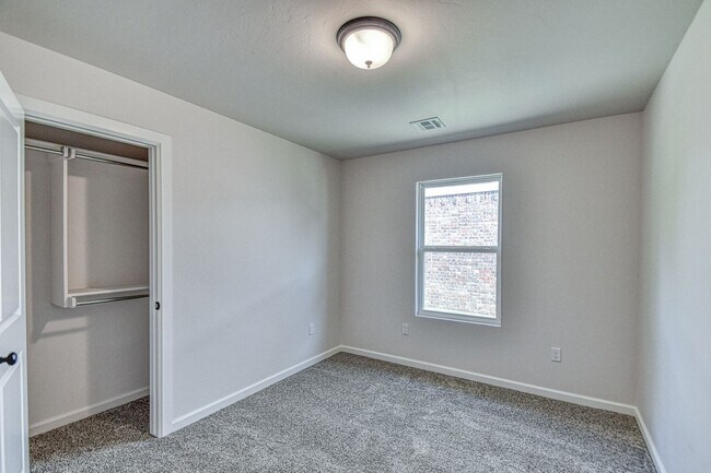 Building Photo - 928 Varenna Ct