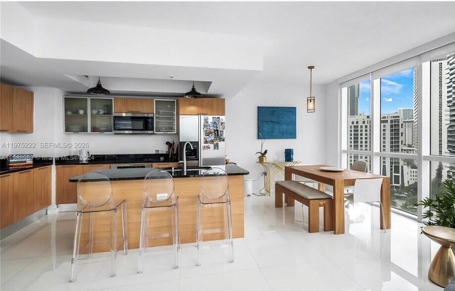 Building Photo - 480 NE 30th St