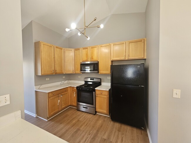 Building Photo - 852 Woodewind Dr