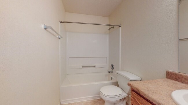 Building Photo - Lovely 3 bedroom home in convenient location.