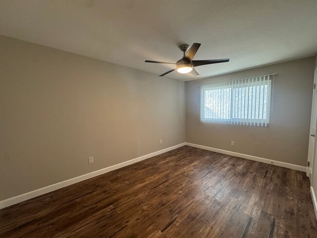 Building Photo - Spacious 2 Bed / 2 Bath Long Beach Condo Near Traffic Circle, CSULB & Belmont Heights