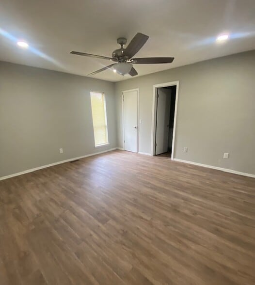 Building Photo - 10047 S Fairview Dr