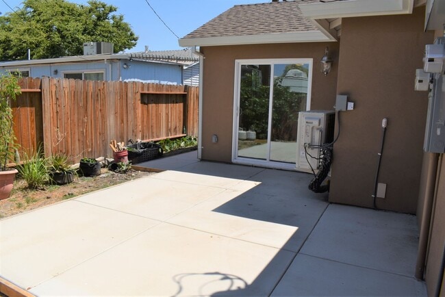Building Photo - 2510 Meadow Wood Cir