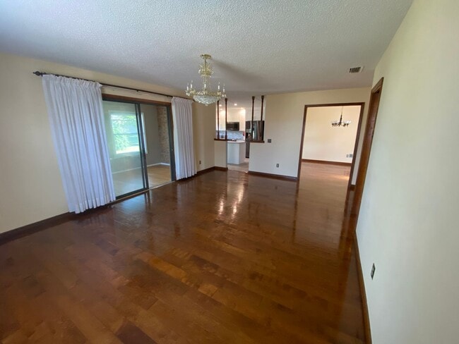 Building Photo - Beautiful 2/2/2 Deltona home