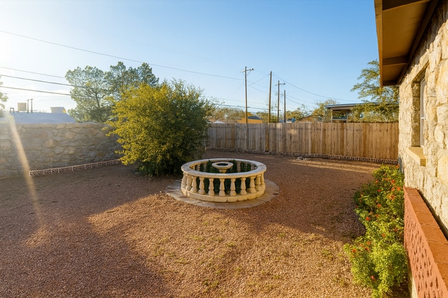 Building Photo - 211 N Campbell St