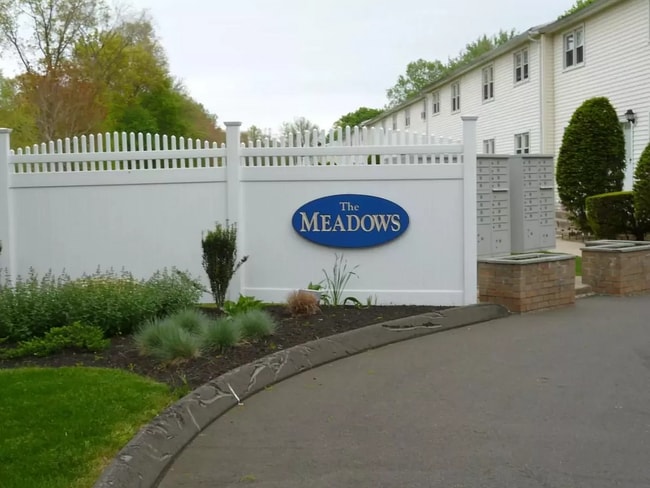 Building Photo - 144 E Main St