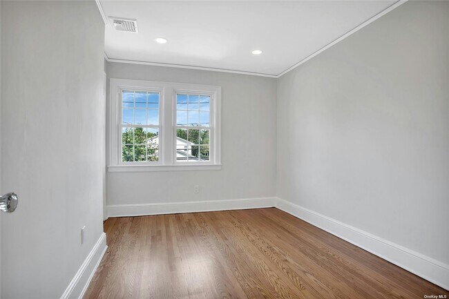 Building Photo - 92 Hillside Ave