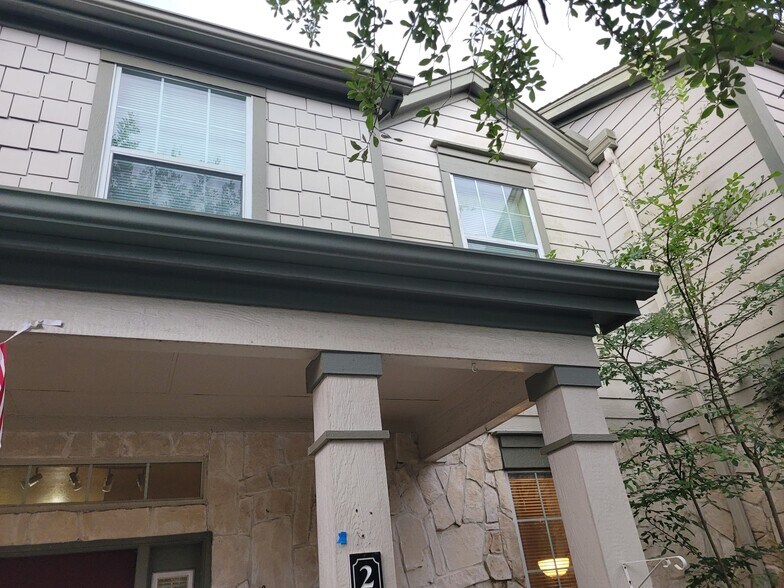 Building Photo - 2810 Legends Crest Drive