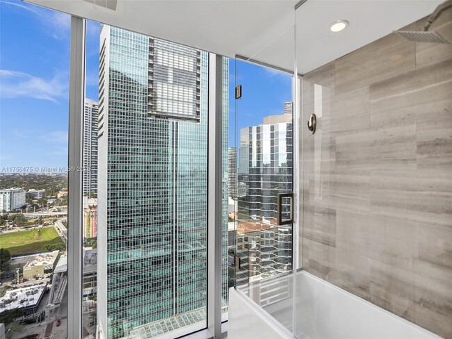 Building Photo - 1300 Brickell Bay Dr