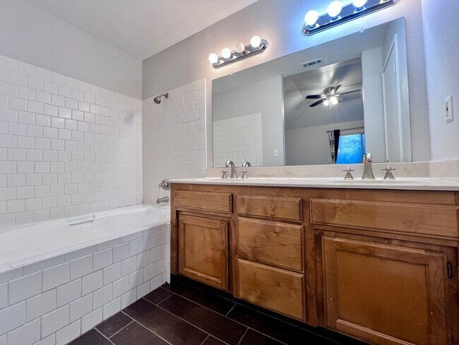 Building Photo - $2,300 Champlain Dr. & Fort Washington, 3 ...