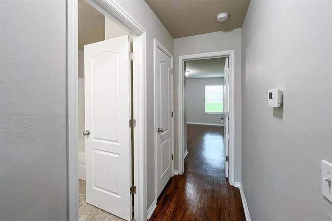Building Photo - 2901 Cider Mill Ln