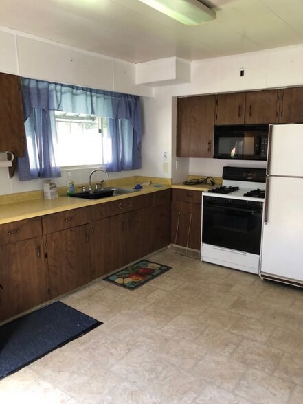 Building Photo - 322 New York Ave