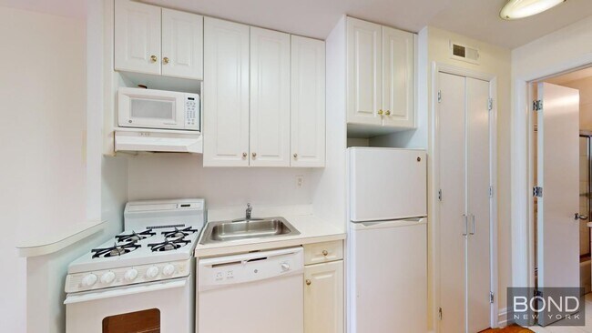 Building Photo - 238 E 36th St
