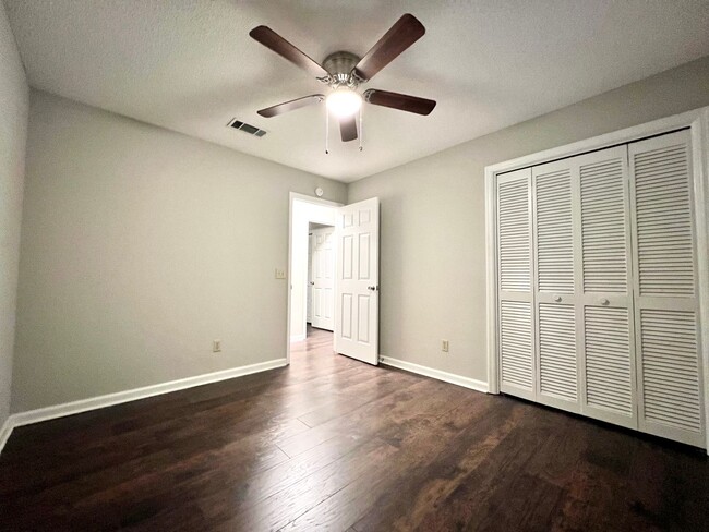 Building Photo - AVAILABLE JUNE [NO PETS PERMITTED]