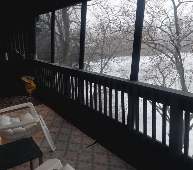 Building Photo - 5529 E Lake Dr