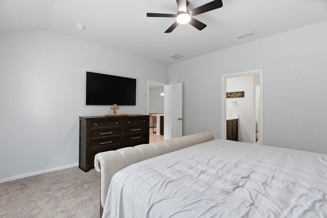 Building Photo - 16308 Caledonia Ct