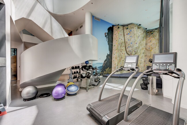 Building Photo - 201 Folsom St