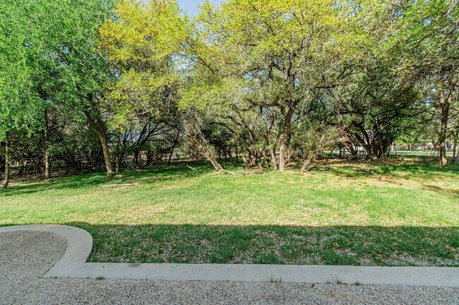 Building Photo - 2 Willow Ct